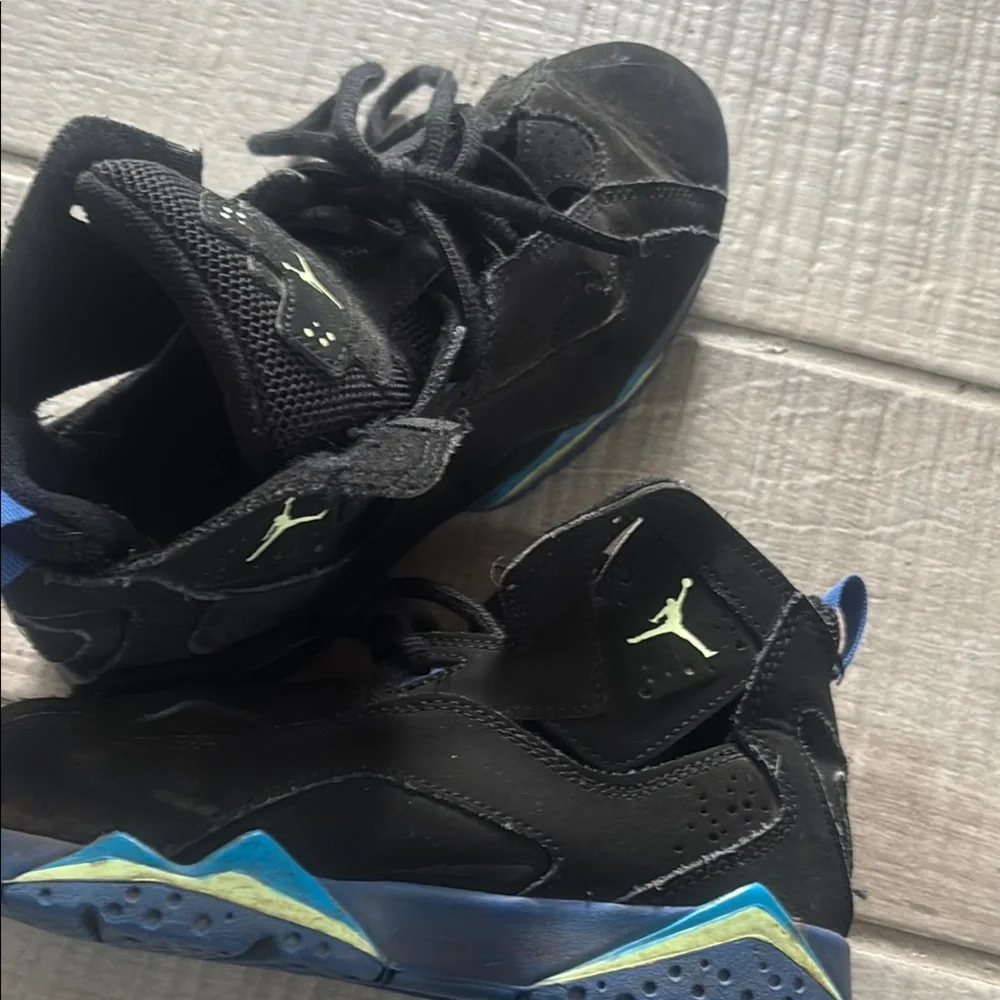 Nike Kids Black and Blue Sneakers - Picture 6 of 7